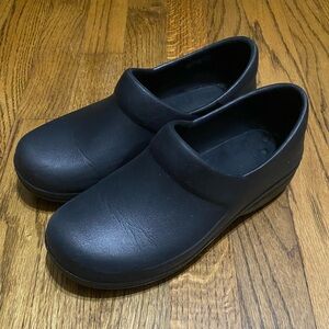 CROCS Neria Pro II Work Clogs